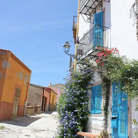 Pensionat Bosa Guest House 3*